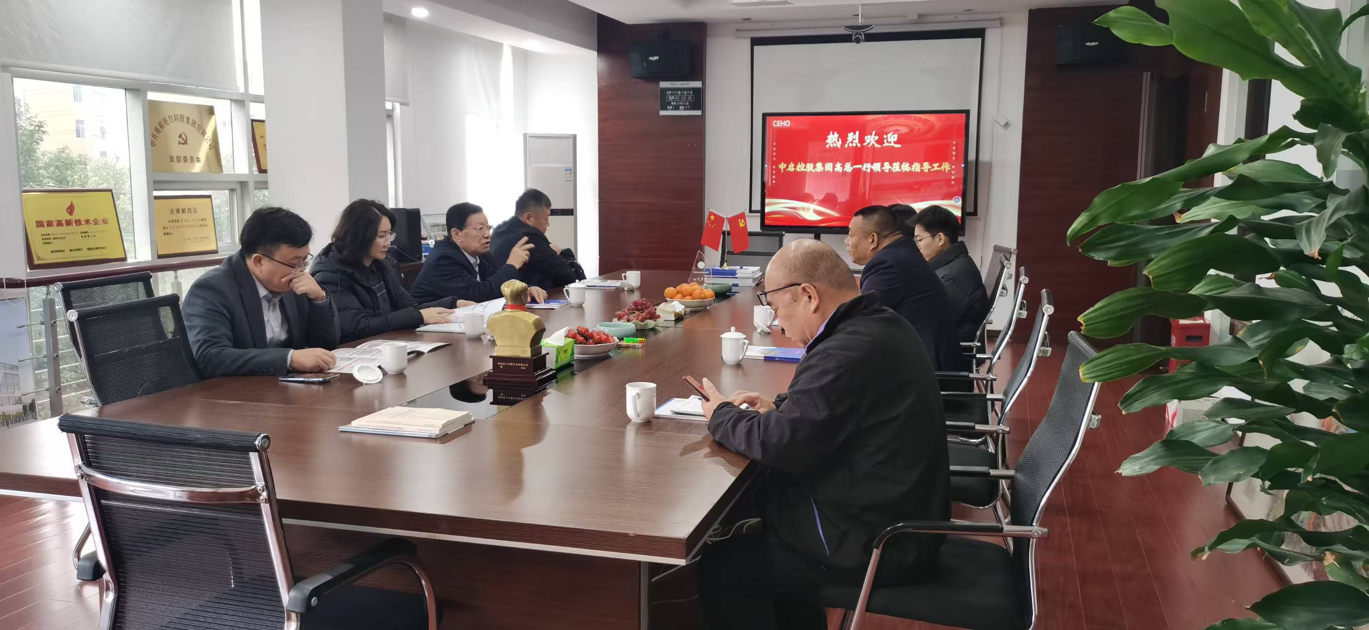 „Zhongqi Holding Group“ ir „CEHO Group“ pasiekė strateginio bendradarbiavimo ketinimus dėl užsienio energijos projektų